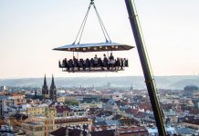 Kulinářská show v oblacích nad Prahou