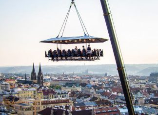 Kulinářská show v oblacích nad Prahou