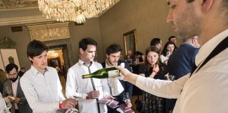 Zážitek se špičkovými víny může být dobrým tipem na dárek k vánocům.