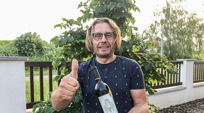 ŠAMPIONEM ČERVNOVÉHO HODNOCENÍ VÍN SOUTĚŽE „SUCHÁ VÍNA ONLINE“ SE STAL PINOT BLANC Z TŘEBÍVLIC