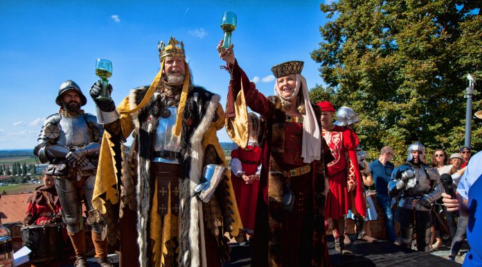 Pálavské vinobraní: cimbálovka, královský pár i lisování hroznů