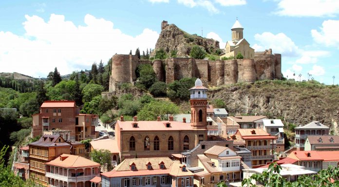 Gruzie láká na víno, přírodu, moře, historii… Letos však bez ruských turistů