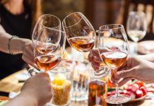 Růžová sezóna klepe na dveře. Teplé dny volají po rosé