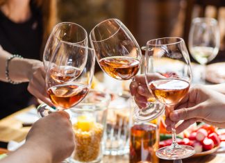 Růžová sezóna klepe na dveře. Teplé dny volají po rosé