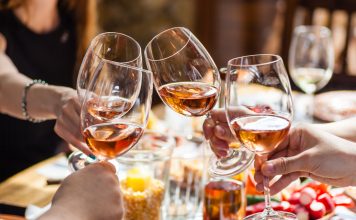 Růžová sezóna klepe na dveře. Teplé dny volají po rosé