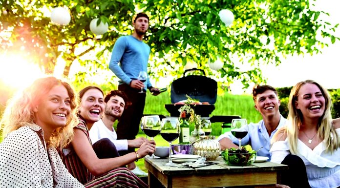 Nastartujte grilovací sezónu 2020, staňte se mistry! Pomohou vám nové trendy i vychytávky.