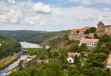 Za bílým vínem, kulturou i okurkami. Znojmo nabízí v létě mnoho lákadel