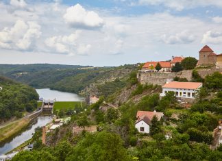 Za bílým vínem, kulturou i okurkami. Znojmo nabízí v létě mnoho lákadel