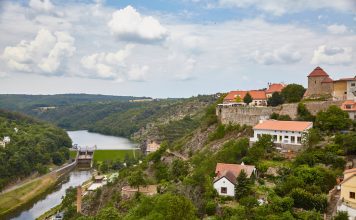 Za bílým vínem, kulturou i okurkami. Znojmo nabízí v létě mnoho lákadel