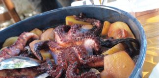 Chobotnice pod pekou. Chorvatská specialita ze žhavého uhlí