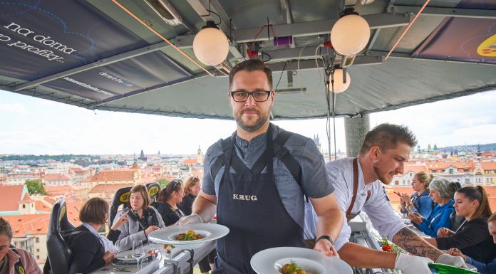 Po roce znovu v oblacích. Nebeské menu nad Prahou