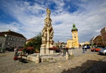 Vinná párty Weinviertelu. V Retzu opět vytryskne víno ze dvou fontán