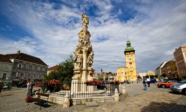 Vinná párty Weinviertelu. V Retzu opět vytryskne víno ze dvou fontán