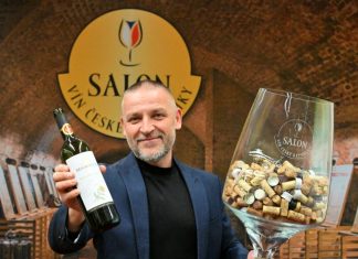 Nejlepším vínem Salonu je Ryzlink vlašský. Mikrosvín Mikulov má šampiona