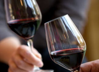 Prochutnejte se Francií. Kampa opět ožívá francouzskými víny, pivy a delikatesami