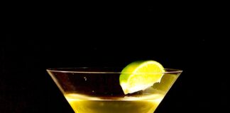 GIMLET, drink ostrý jako… Ano, jako nebozez koktejl ve sklence