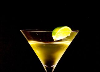 GIMLET, drink ostrý jako… Ano, jako nebozez koktejl ve sklence