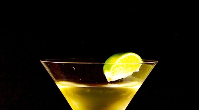 GIMLET, drink ostrý jako… Ano, jako nebozez koktejl ve sklence