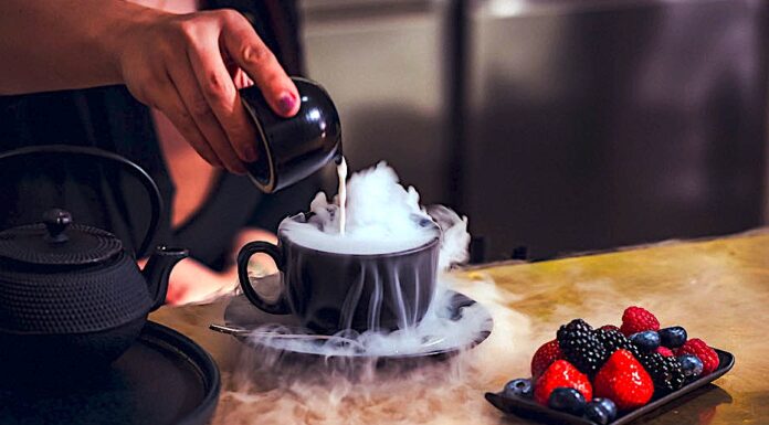 Svařák? Vánoční punč? Zkuste Werichův koktejl. Zahříváček z pražského hotelu Mandarin