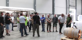 Vinařství udržitelné a transparentní. Společnost BS vinařské potřeby představila novinky Lidé v otevřeném areálu BS vinařské potřeby