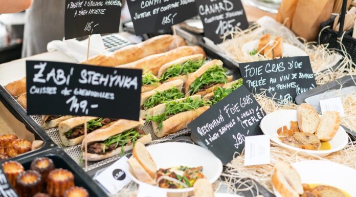 Labužnická Garden Party v Královské zahradě. Pražský hrad ve znamení požitků