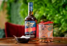 COCKATOO. Daiquiri s českou stopou lahev rumu a koktejl