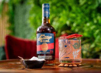 COCKATOO. Daiquiri s českou stopou lahev rumu a koktejl