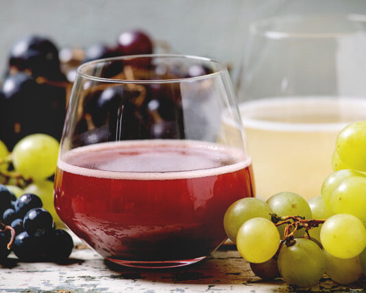 Letošní burčák? Už se na něm maká. Na Moravě v rekordním čase hrozny a burčák