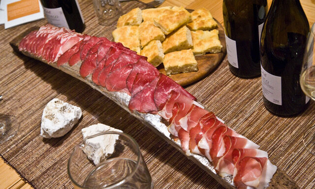 VE VÝŠINÁCH HVĚZDNÉ GASTRONOMIE. Vína a kuchyně TRENTINA Trentinská kuchyně