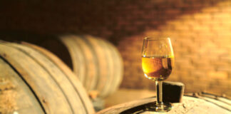 DEN ORANŽÁD. Žádný hipsterský trend, ale fenomén. Vína barvy jantaru mají svátek