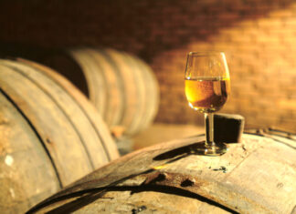 DEN ORANŽÁD. Žádný hipsterský trend, ale fenomén. Vína barvy jantaru mají svátek