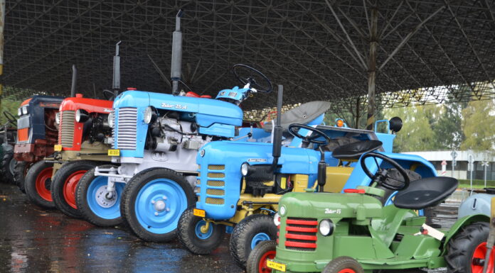 JEDE TRAKTOR. Spanilá jízda odstartuje první ročník Traktoriády
