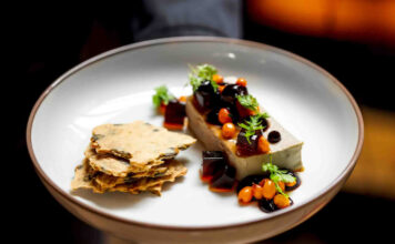 PODZIMNÍ HODY NEKONČÍ. Husa, kachna, dýně i mladé víno. A relax v krásném prostředí