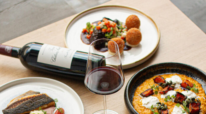 VINOGRAF V NOVÉM. Vína celého světa provází kreativní moderní kuchyně, hravá a sezónní