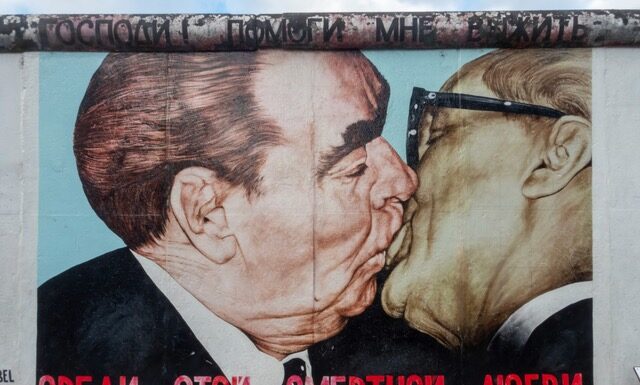 Zeď nám spadla… Berlín oslavil 35 let svobody. Město s unikátní atmosférou i jedinečnou gastronomií láká k návštěvě i vzpomínkám