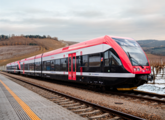 Nasedněte do „odrůdy“ a pokračujte po „trati“. Aneb krajinou vína s vlaky „vínozvučných“ jmen