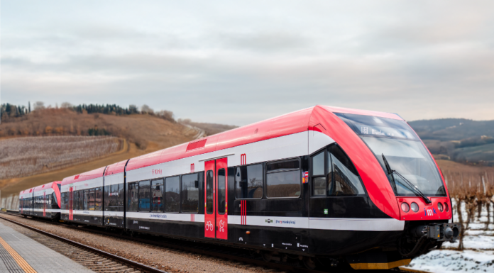 Nasedněte do „odrůdy“ a pokračujte po „trati“. Aneb krajinou vína s vlaky „vínozvučných“ jmen