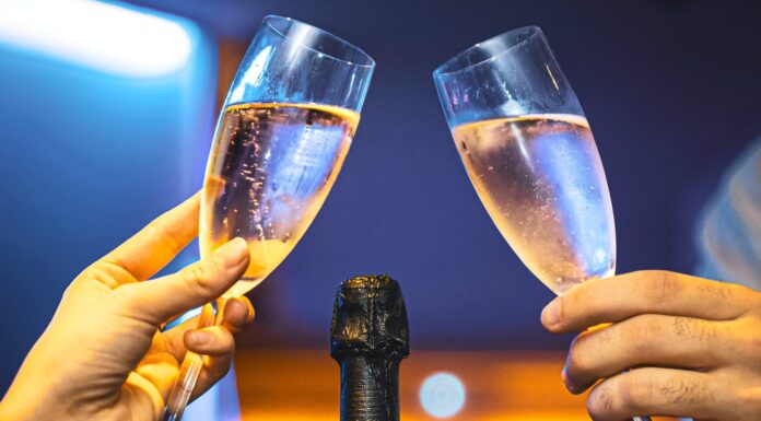 I VALENTÝN musí bublat. Šumivé repete…