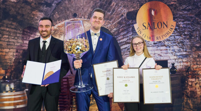 SALON VÍN oslavil čtvrt století. Slavnostní předání cen provázela krátká rekapitulace i pietní vzpomínka