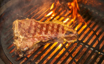 WOOD & STEAK: Grilovaný steak ničím nenahradíš