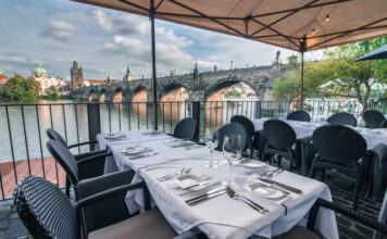 JARNÍ KAMPA PARK OKOUZLÍ SVĚŽESTÍ CHUTÍ. Sezona plná čerstvosti, elegance i vzpomínek