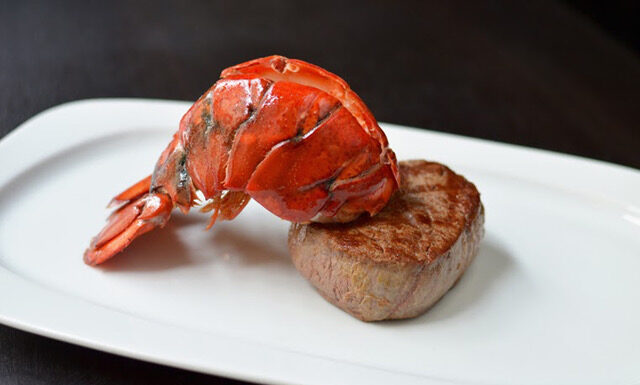 HUMR A STEAK aneb surf & turf. Žádná velká novinka, ale pořád baví. A budí dojem luxusu