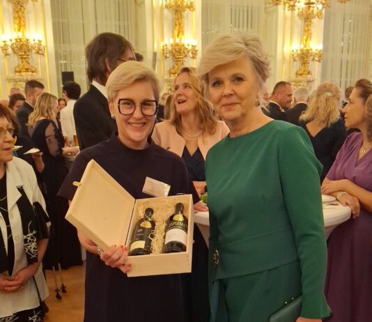 Státní vyznamenání provázel Salon vín. Hosté na Pražském hradě ochutnali to nejlepší z Moravy a Čech