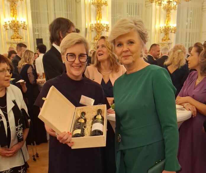 Sommelierka Klára Kolárová s první dámou Evou Pavlovou
