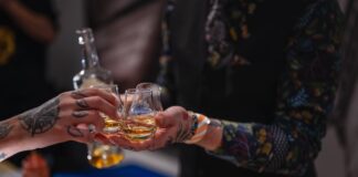 WHISKY LIFE! PRAGUE. Stovky vzorků k ochutnání i legenda Charles MacLean osobně