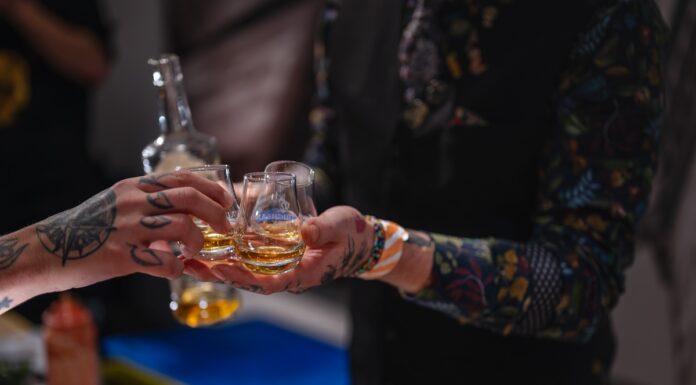 WHISKY LIFE! PRAGUE. Stovky vzorků k ochutnání i legenda Charles MacLean osobně