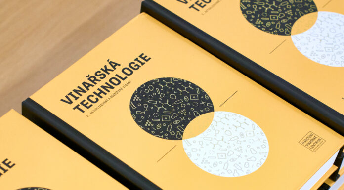 BIBLE TUZEMSKÉHO VINAŘSTVÍ PODRUHÉ. Naučná publikace Vinařská technologie vychází v novém vydání Vinařská technologie, křest knihy